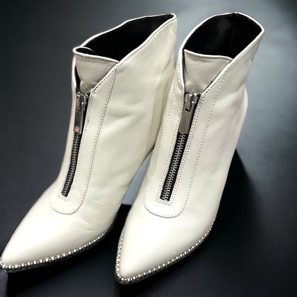 BCBG WHITE BOOTIES